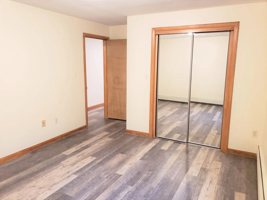 33 Jacqueline Rd, Waltham