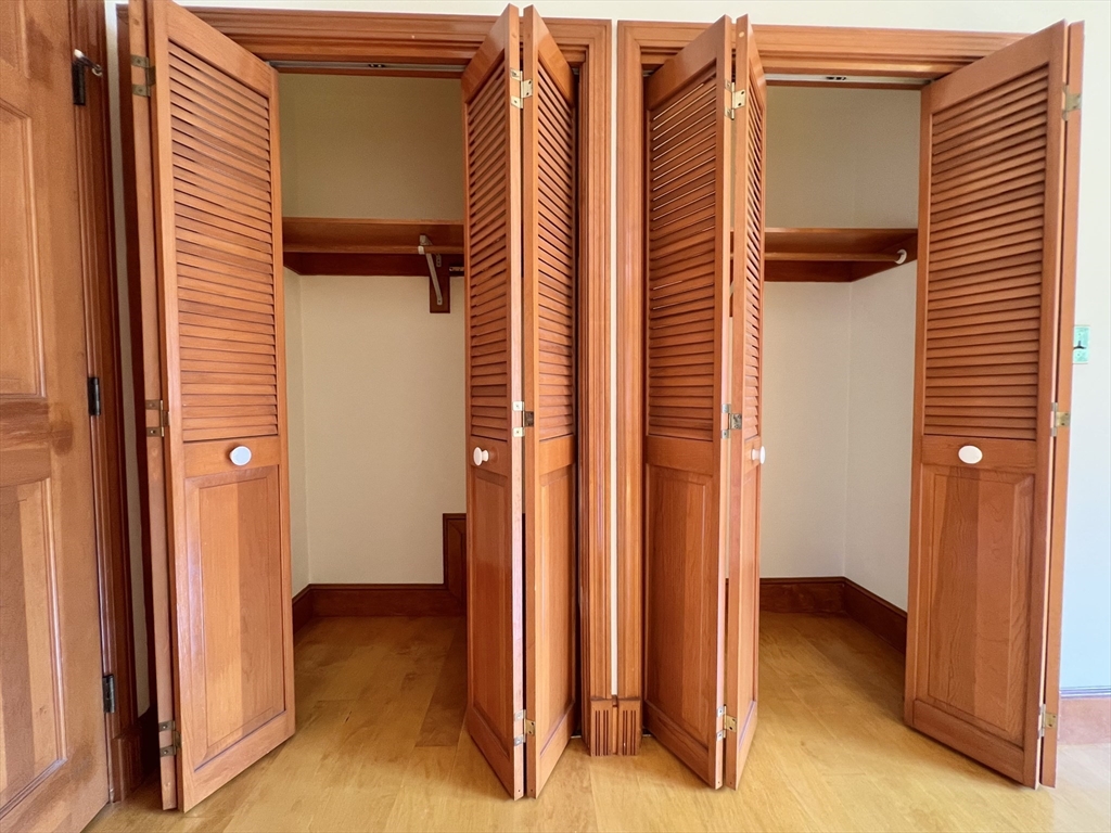 177 R Faneuil St, Oak Square