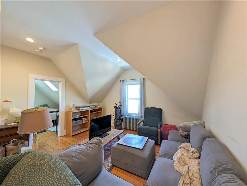 48 Orchard St, Medford