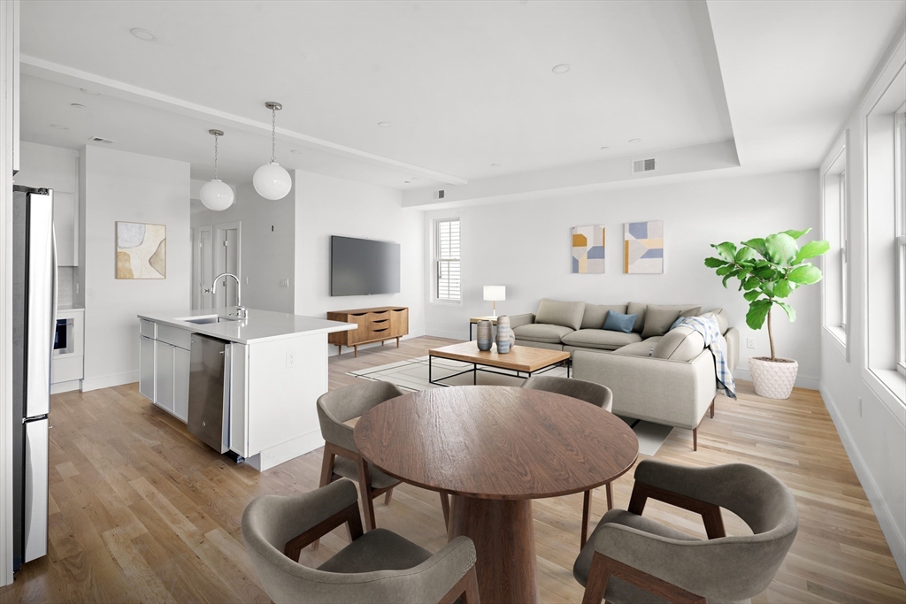 298 Maverick St, East Boston