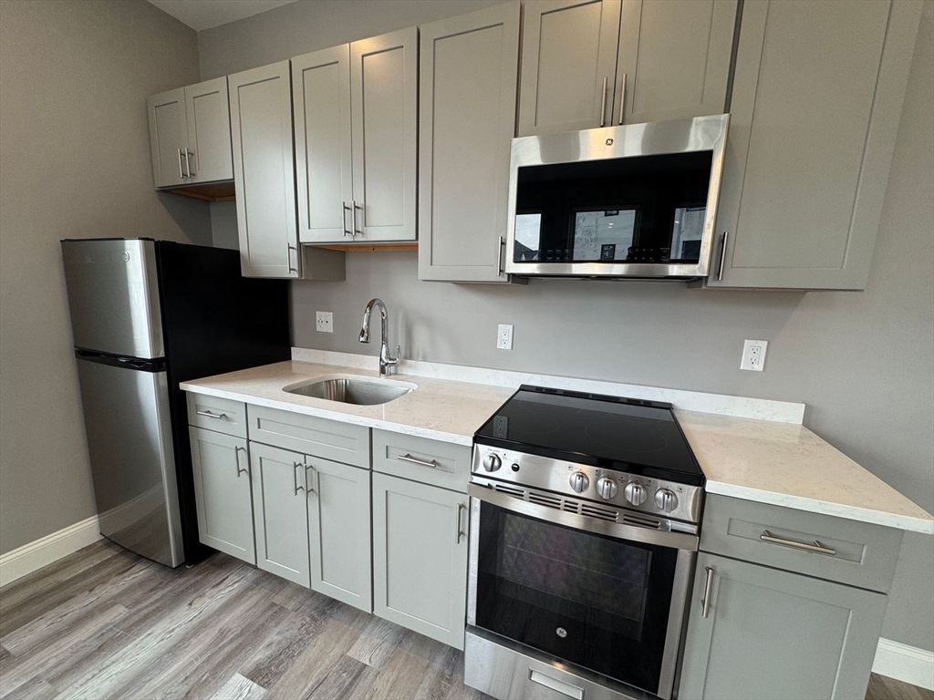 1473 N Shore Rd, Revere