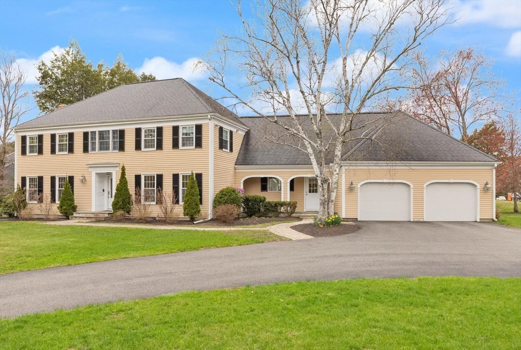 25 Saddle Club Rd, Lexington