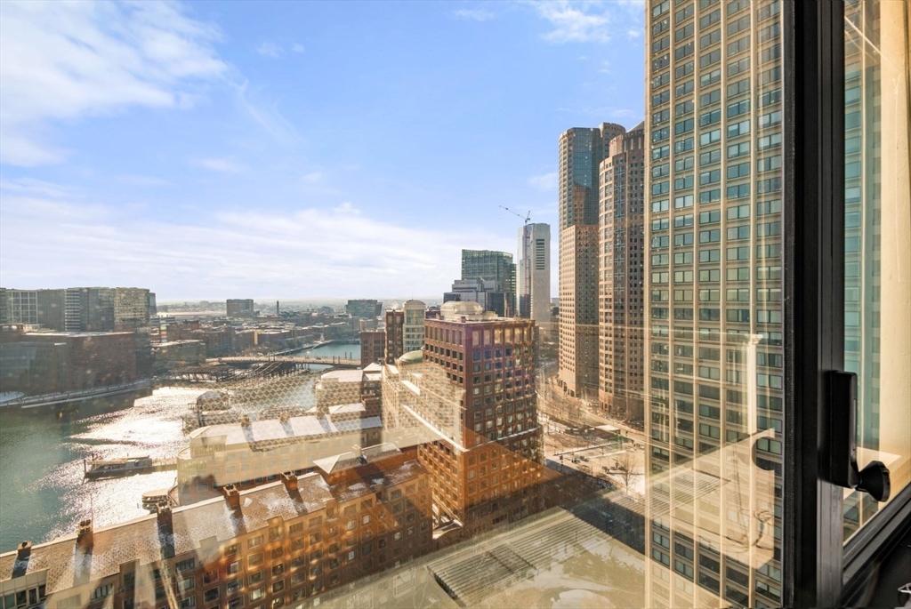 85 E India Row, Waterfront