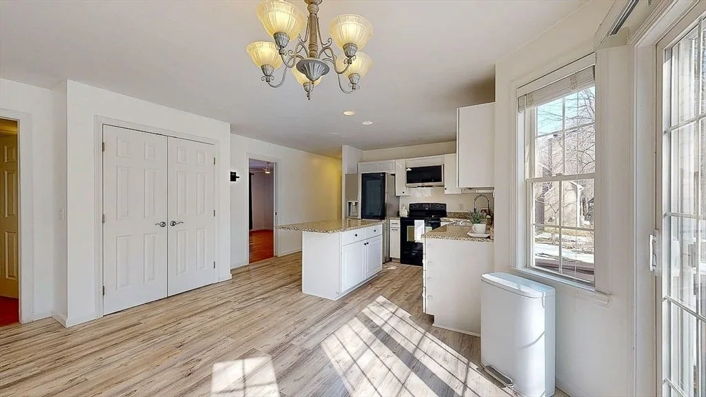 12 Coldbrook Rd, Millbury