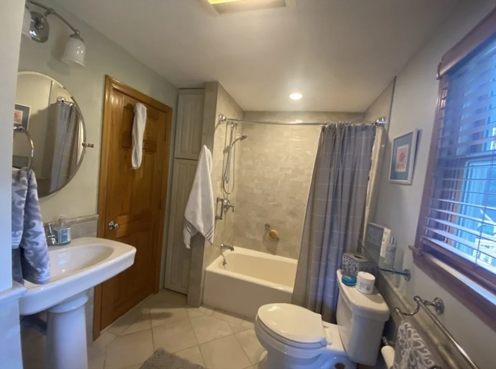 7 Cleveland Rd, Peabody