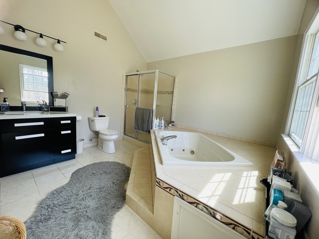 10 Sheryl Dr, Shrewsbury