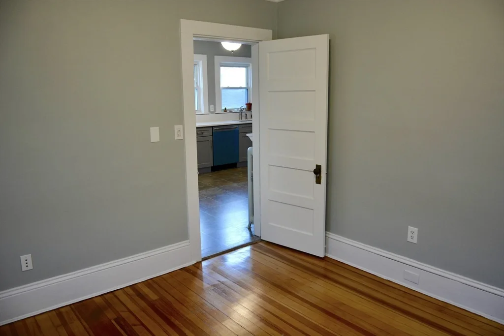 27 Emmons St, Milford