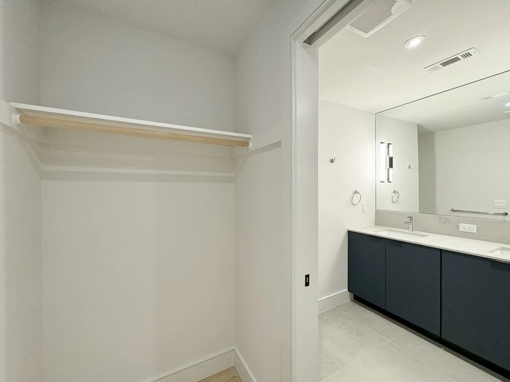 1 Nevins Hill Way, Brighton