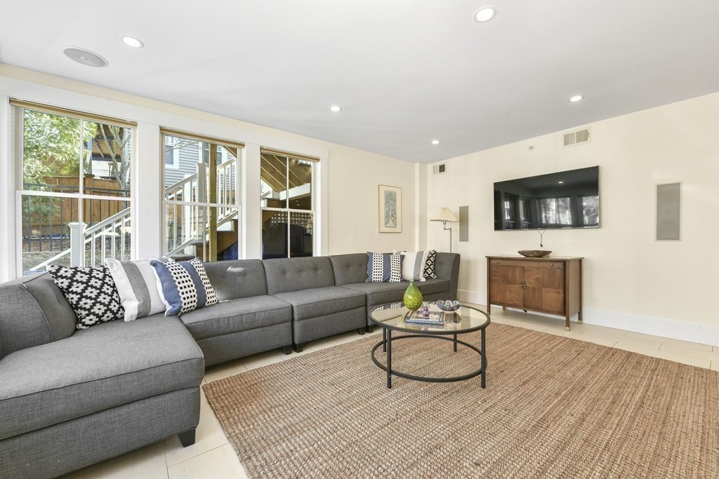 408R Putnam Ave, Cambridgeport