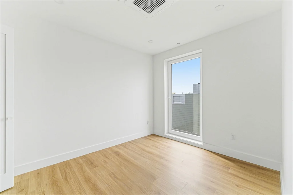 1035 Commonwealth Ave, Allston