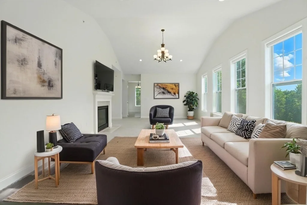 105 Phoebe St, Methuen