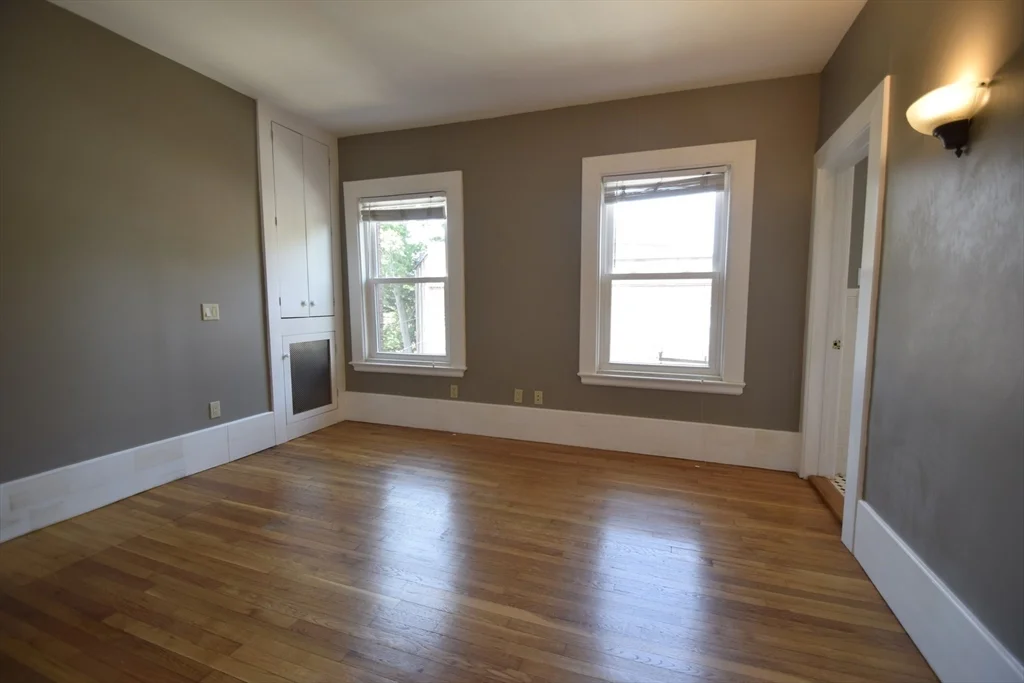 1402 Beacon St, Coolidge Corner