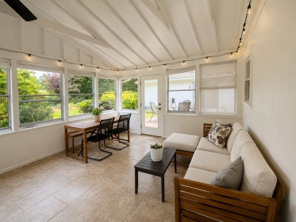 15 Leonard Rd, Framingham