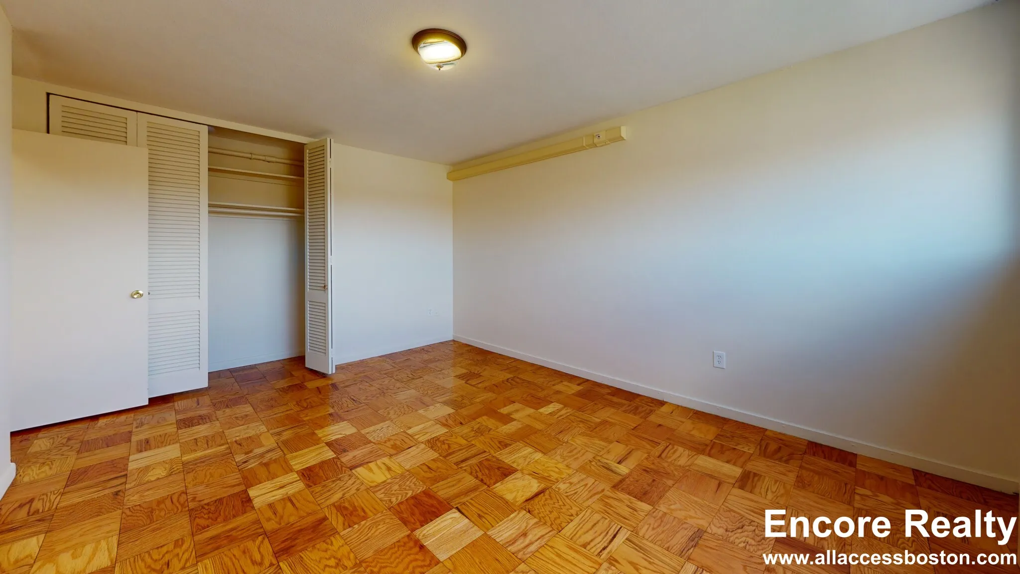 101 Monmouth St, Longwood