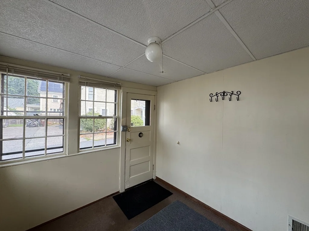 1 Cammetts Ct, Amesbury