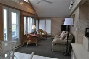 239 Phillips Rd, Sandwich