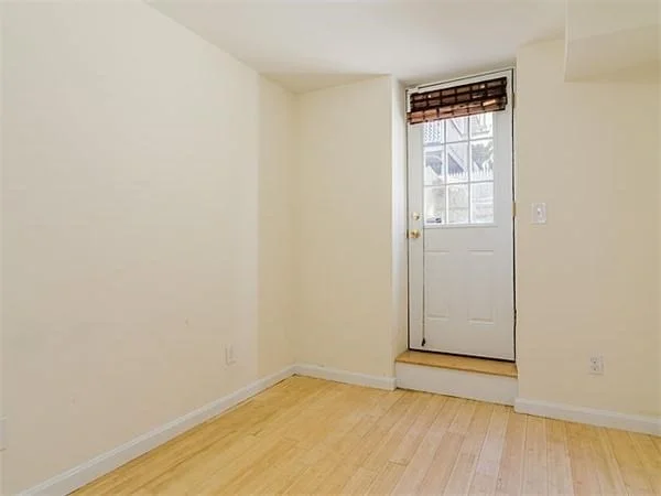 137 W 9th St, South Boston