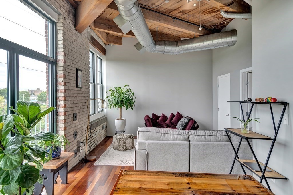 43 Charlton, Everett