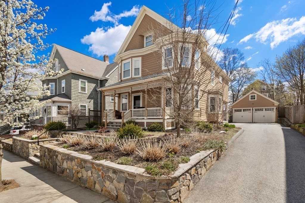 52 Hillsdale Rd, Tufts University