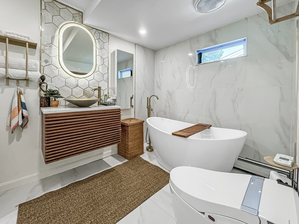 8 Greenhalge St, Medford