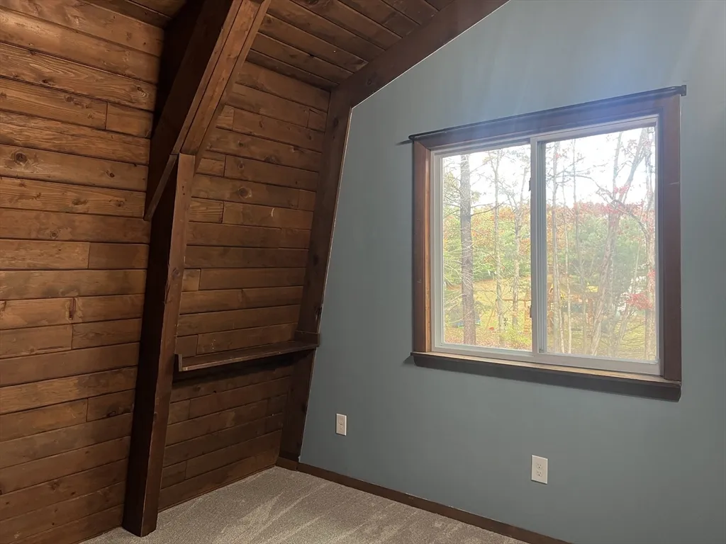 888 Salem St, Groveland