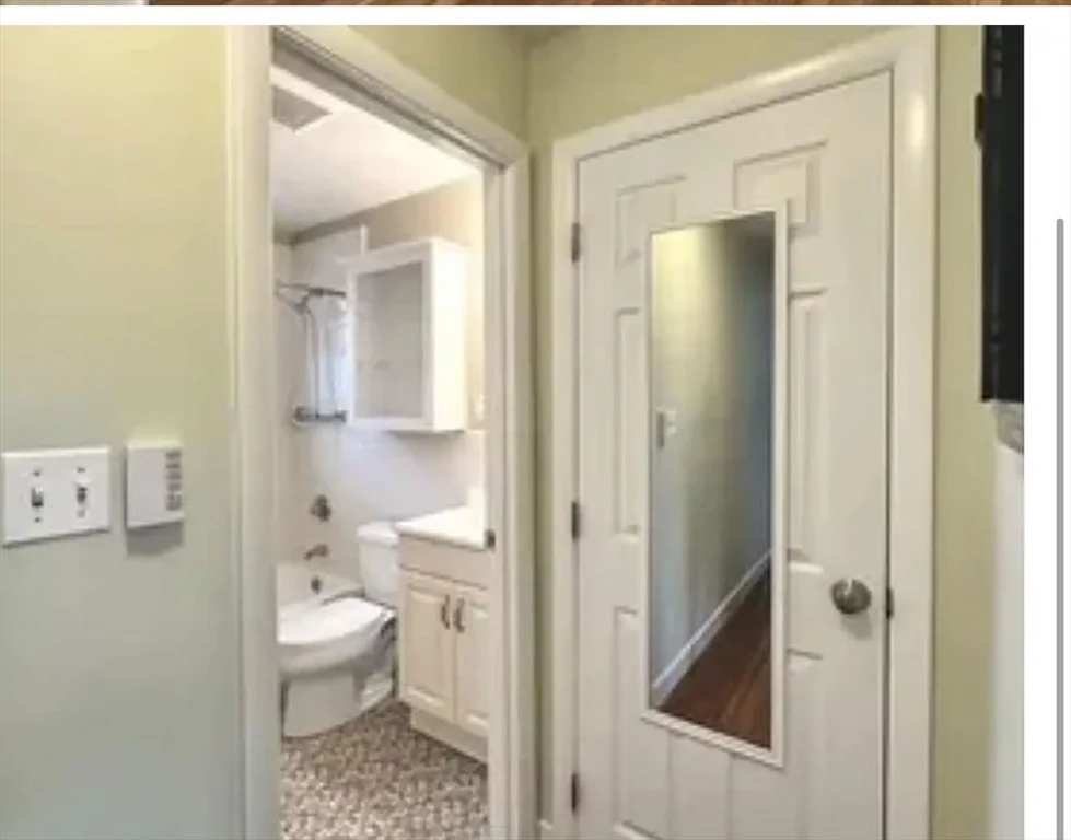 48 Emerson Garden, Lexington