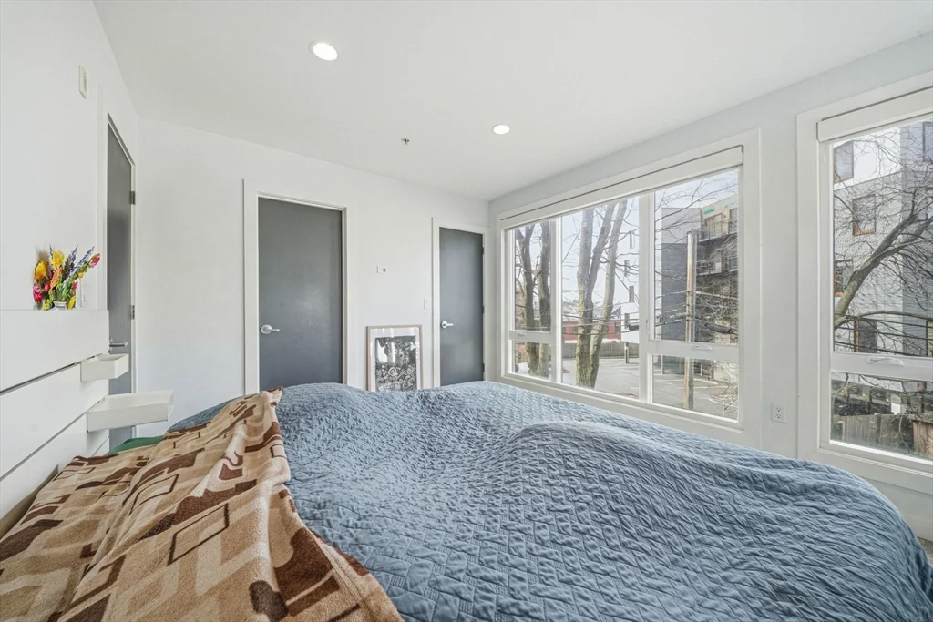 533 Cambridge St, Allston