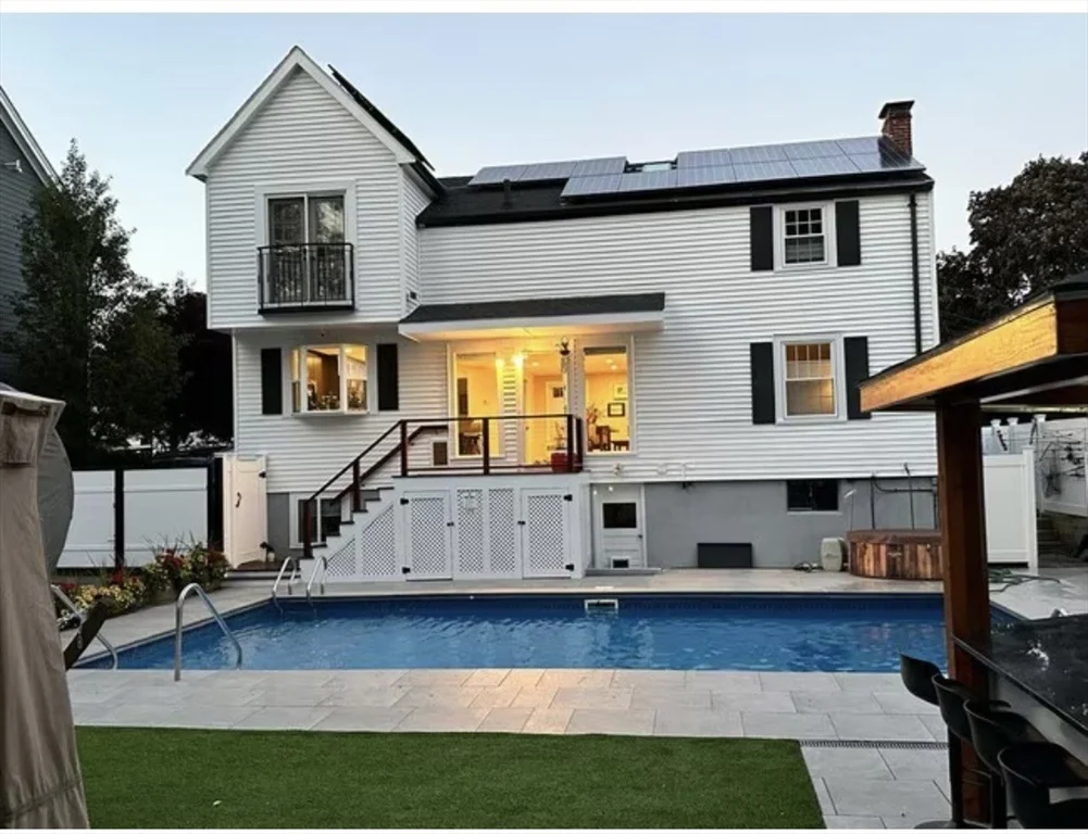 15 Campbell Rd, Arlington