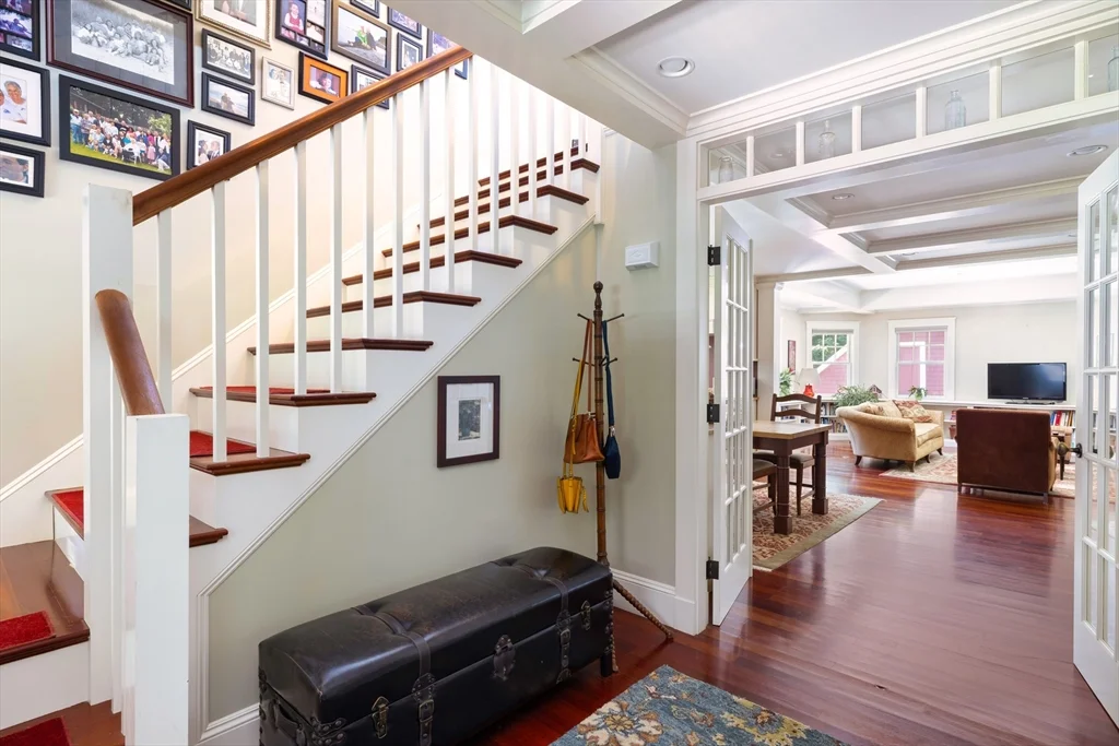 160 Allen Ave, Waban