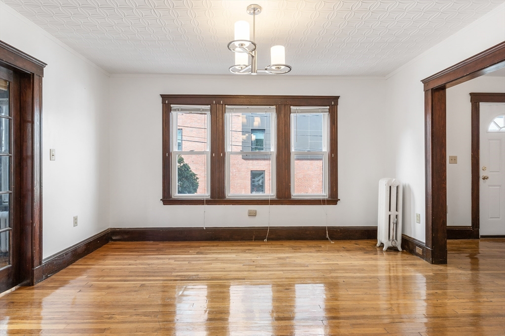 28 Sunset St, Mission Hill