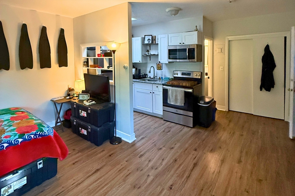 39 Willow St, West Roxbury