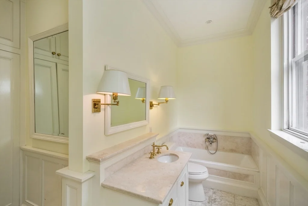 404 Beacon St, Back Bay