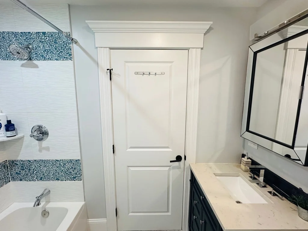 12 S Mason St, Salem