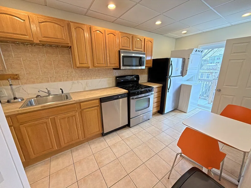 130 West 8th St, South Boston