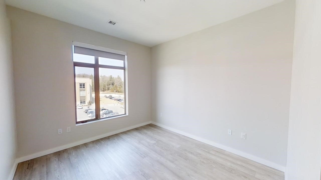 20 4th Ave, Burlington