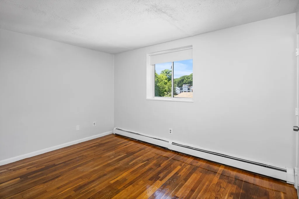 572 Cummins Highway, Mattapan