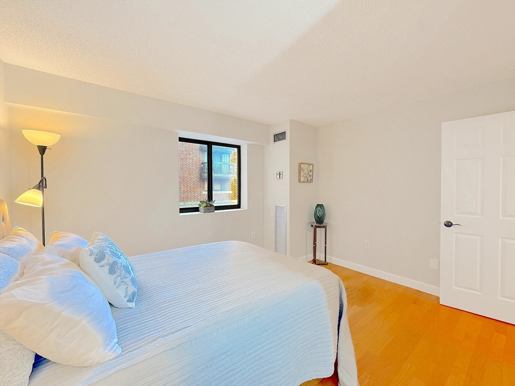 15 N Beacon St, Allston