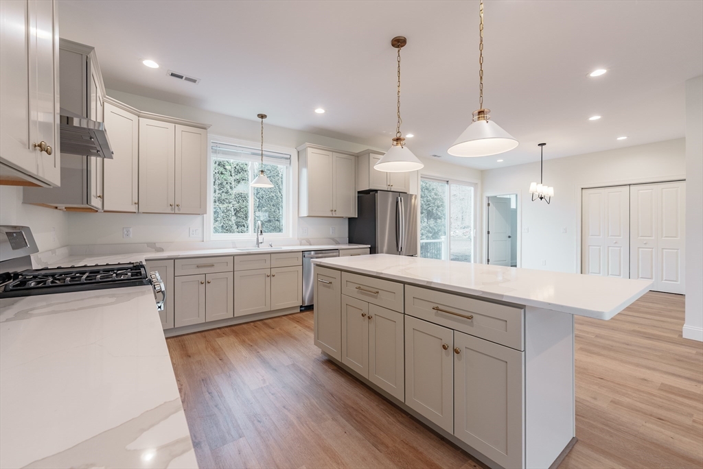 23 Moore St, Agawam