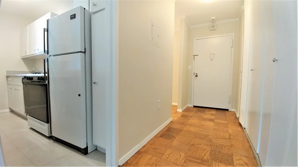 2 Hawthorne Pl, West End