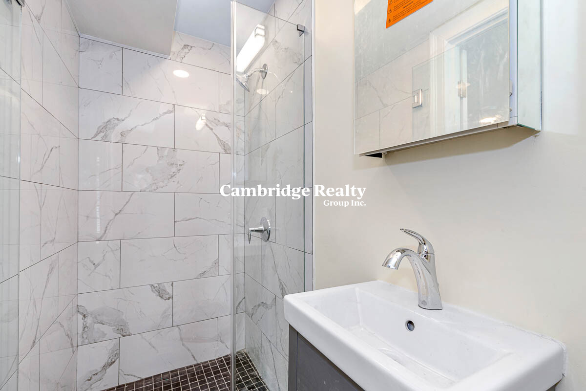 70 Stanley Ave, South Medford