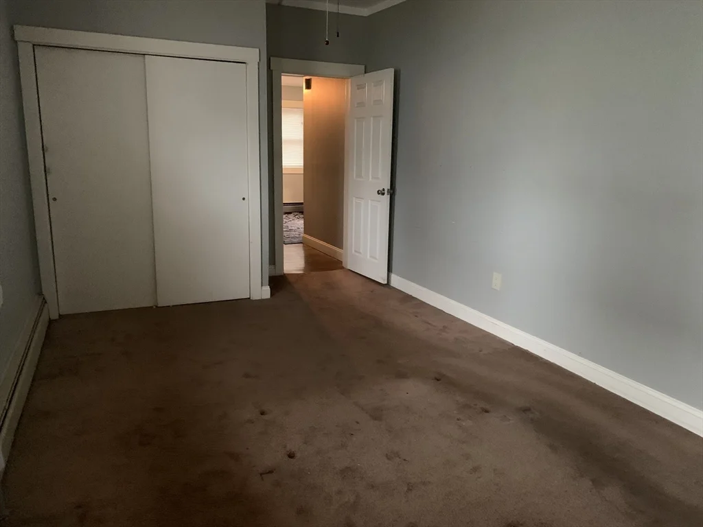 293 Linden St, Fall River