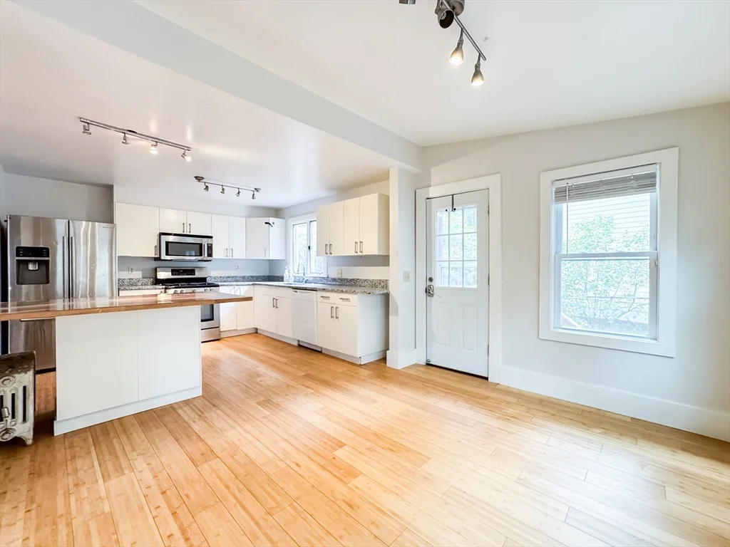 11 Maple Cir, Newton