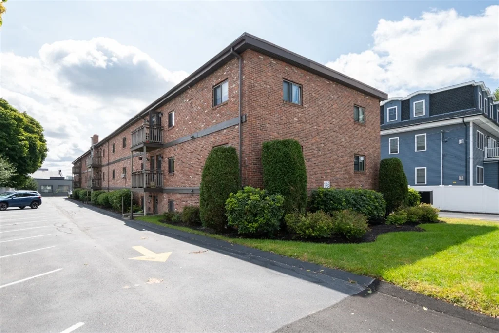 146 Willow St, Waltham