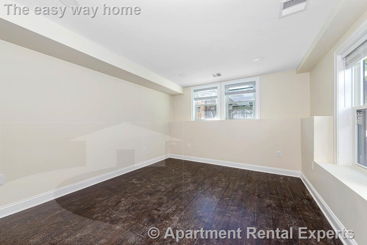 70-72 Stanley Ave, Tufts