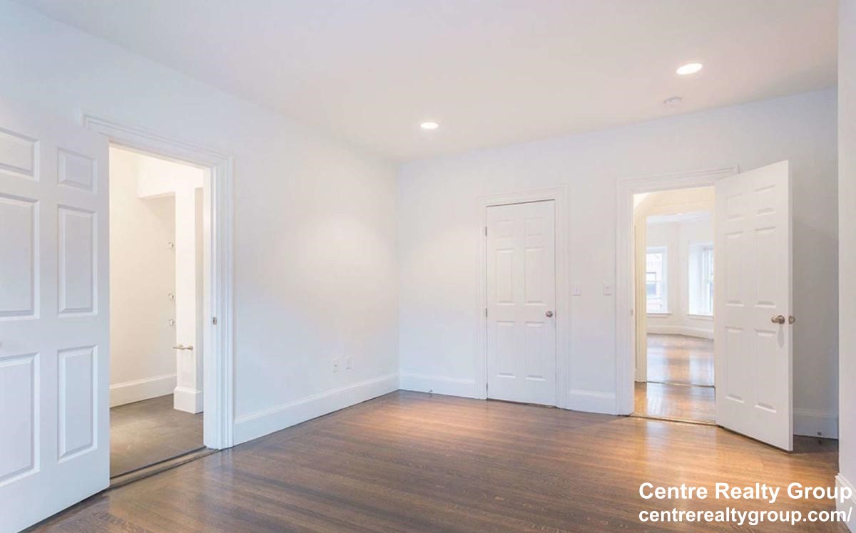 225 Newbury St, Back Bay