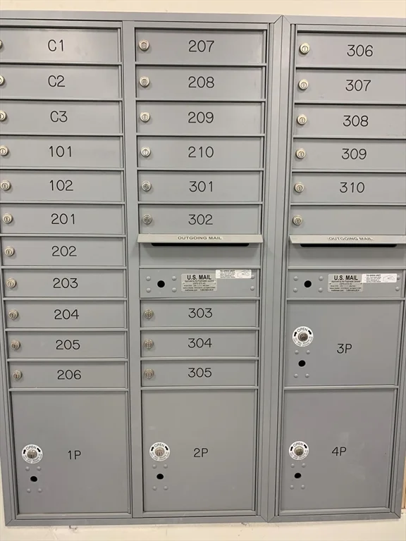 14 Yeamans St, Revere