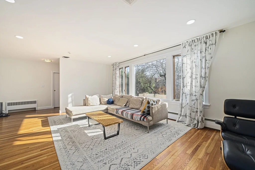 66 Roosevelt Rd, Newton