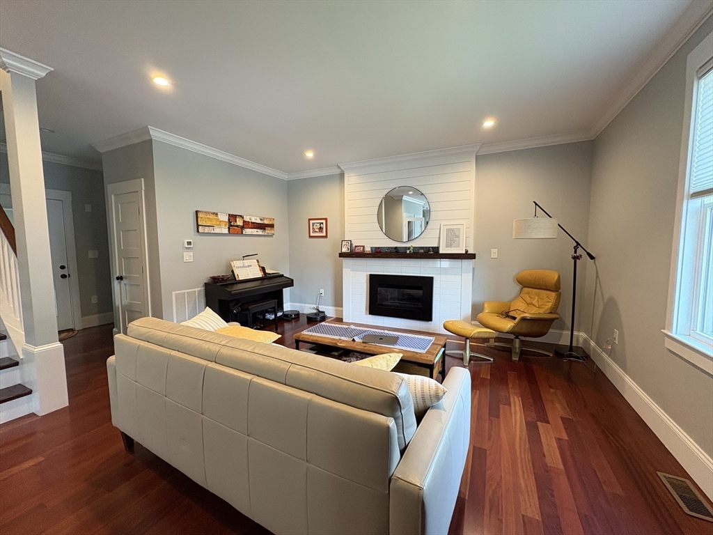 92 Dothan St, Arlington