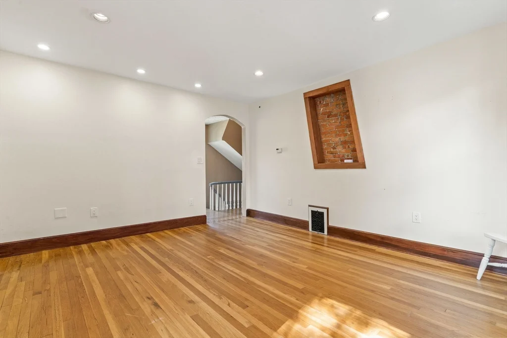 16 Edwin St, Brookline