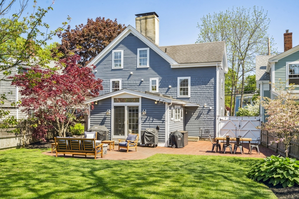 101 Elm St, Marblehead